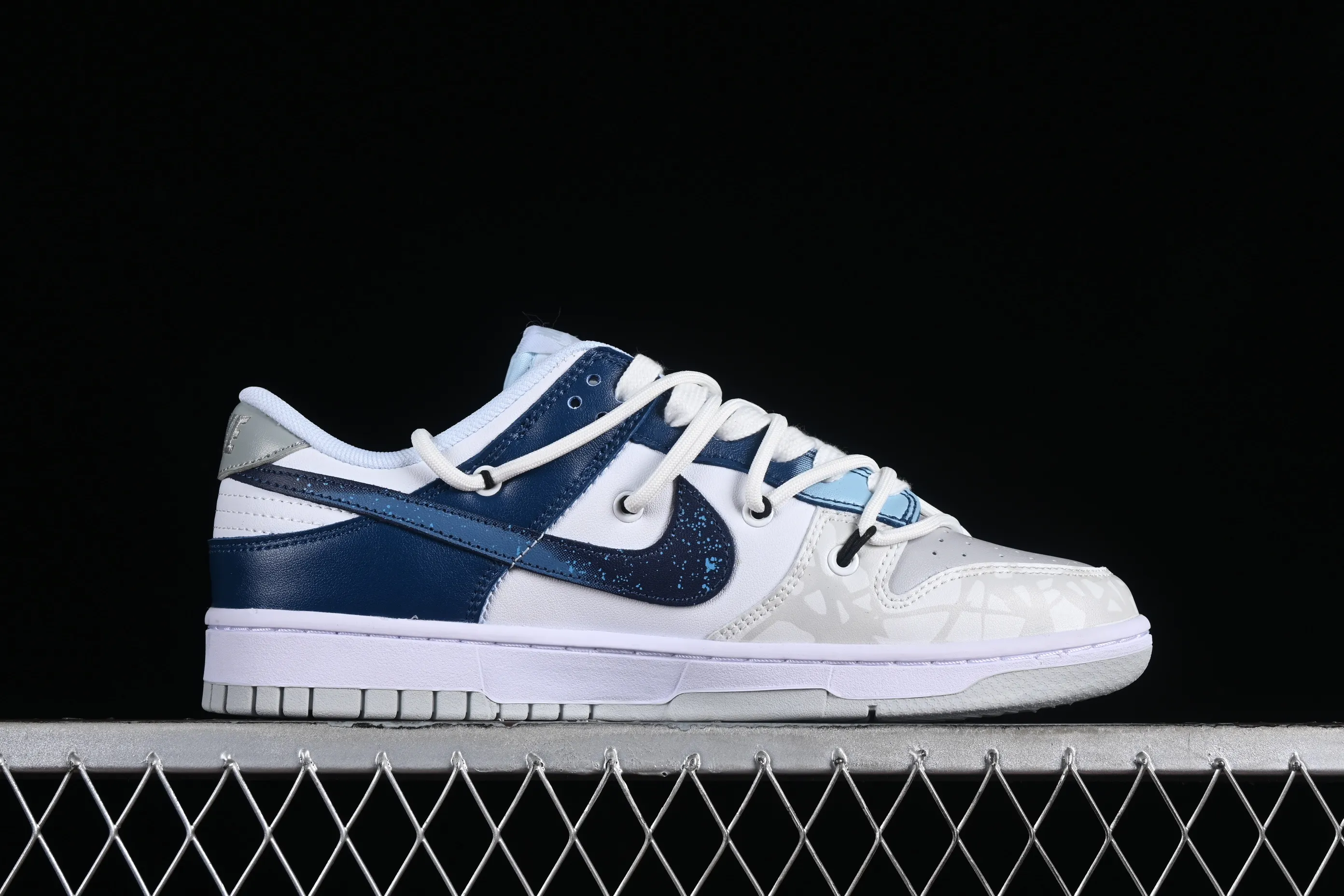 All Categories Nk SB Dunk Series Nk SB Dunk Low Low-top sneakers Nk Dunk Low Panda Prank Interstellar - Oblivion SB strappy low-top casual sneakers DV0831-101